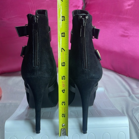 (E2) Charles David black suede heeled ankle boots with gold buckle detail Sz 8.5 - Picture 4 of 10